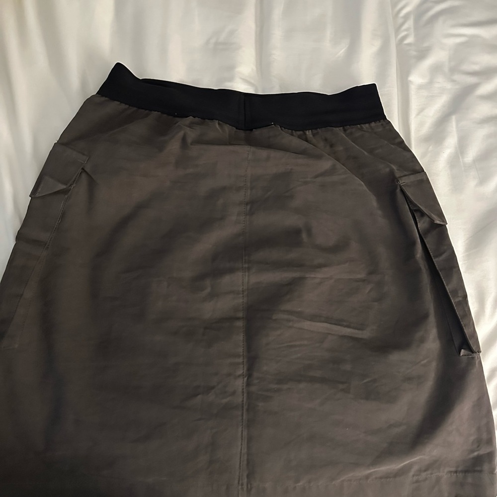 Essentials Skirt - Picture 3 of 4